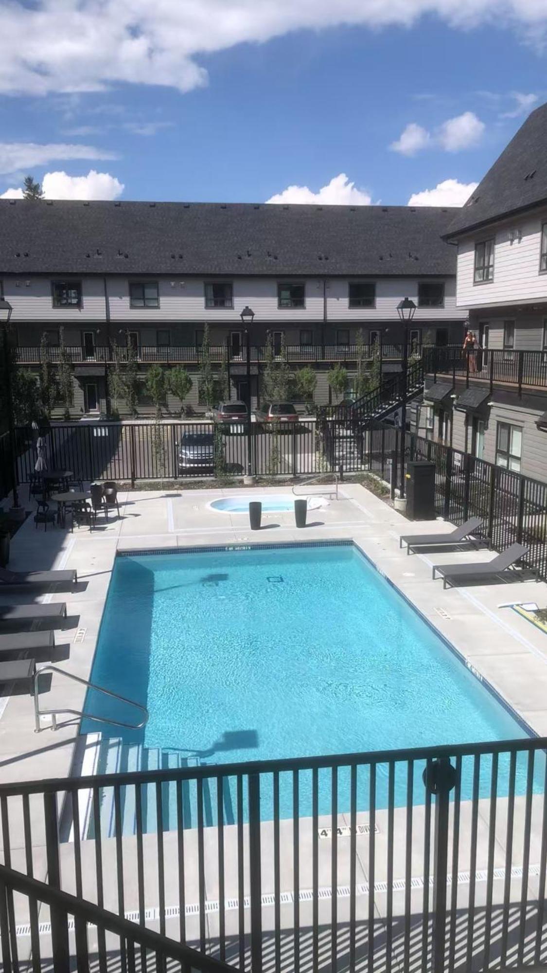 Brand New 2Br Condo With Outdoor Swimming Pool And Hot Tub Canmore Zewnętrze zdjęcie
