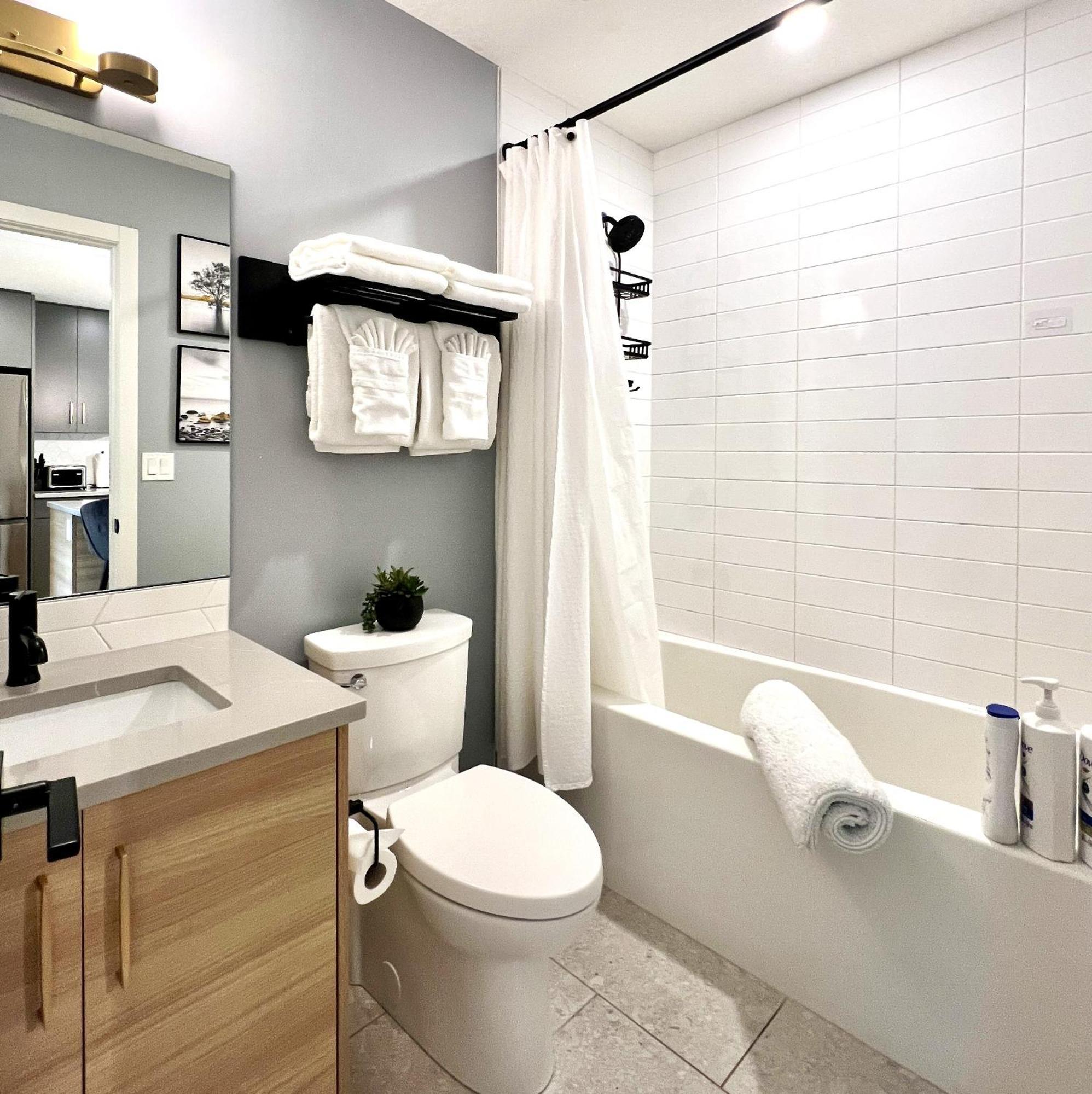 Brand New 2Br Condo With Outdoor Swimming Pool And Hot Tub Canmore Zewnętrze zdjęcie